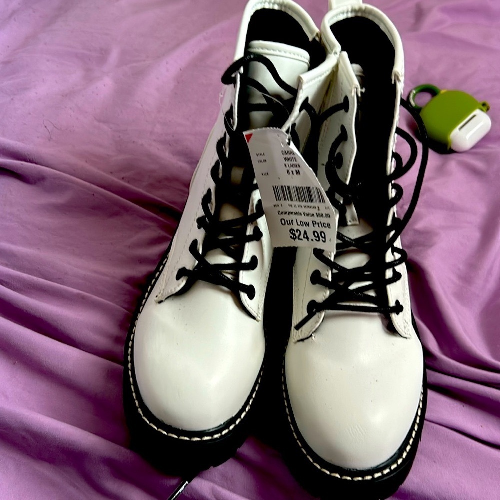 Pretty white boots